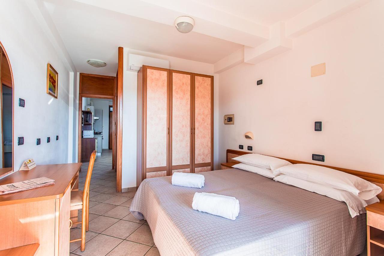 Hotel Residence Jamaica Milano Marittima Eksteriør billede